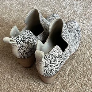 Toms wedge booties size 10 womens